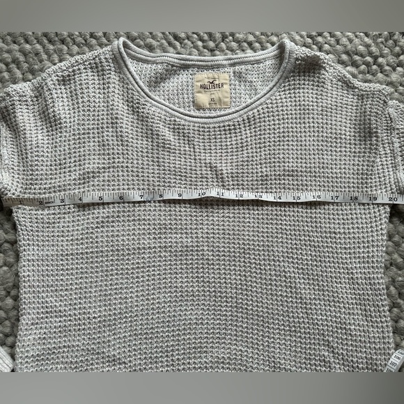 Hollister Sweater - Picture 6 of 6